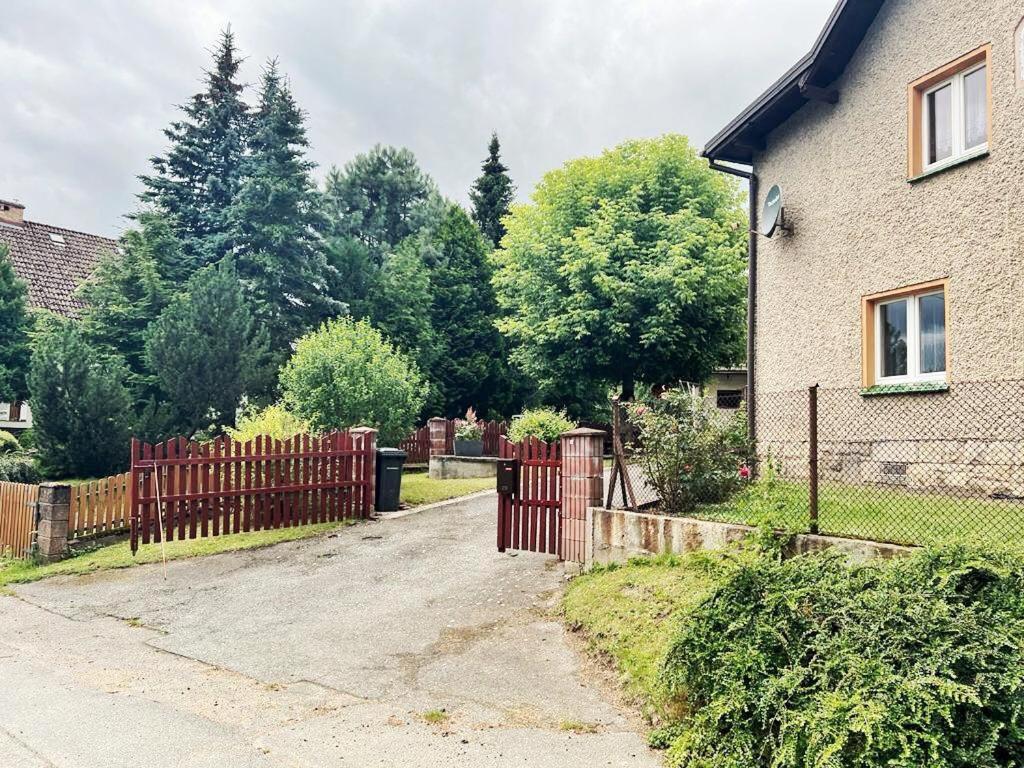 GOŁĘBI PUCH - Przytulny Apartament z Ogrodem, Kudowa Zdrój Exterior foto